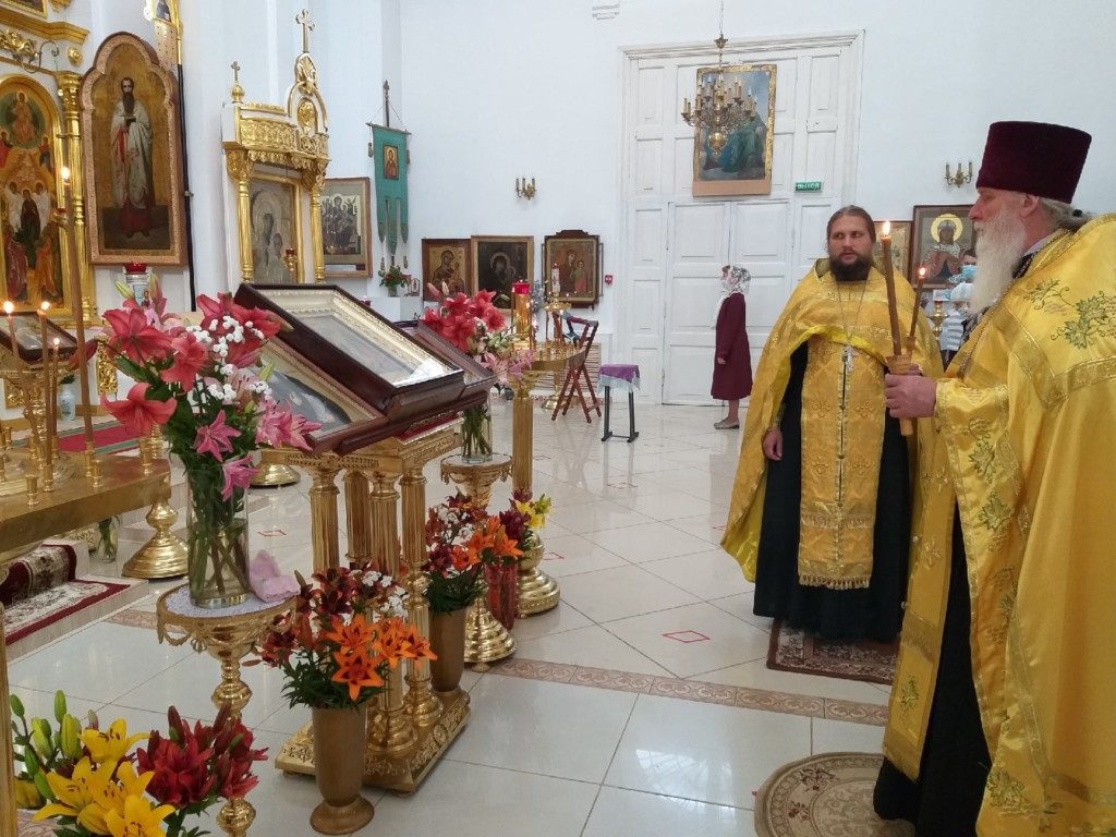 Божественная литургия в праздник святых апостолов Петра и Павла